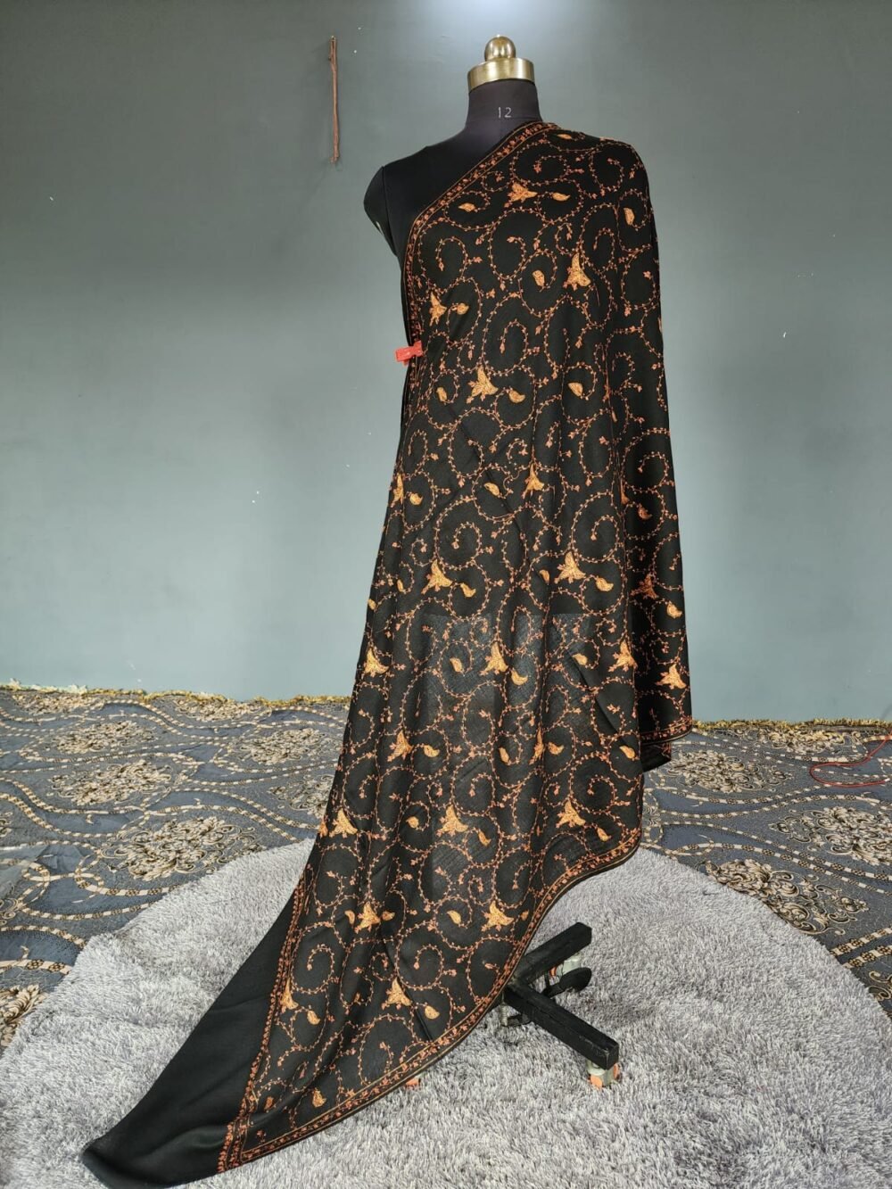 Kashmiri shawl with handcrafted sozni